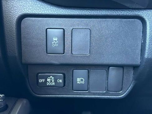 Used 2021 Toyota Tacoma SR5 AWD/4WD image 30