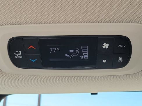 Used 2019 Chrysler Pacifica Touring-L FWD image 14