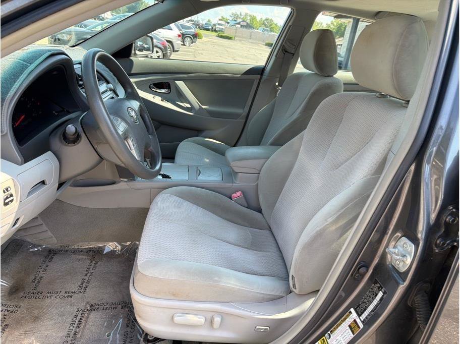 Used 2010 Toyota Camry LE FWD image 9