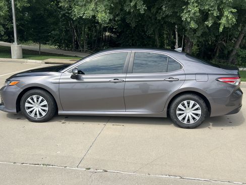 Used 2020 Toyota Camry LE FWD image 7