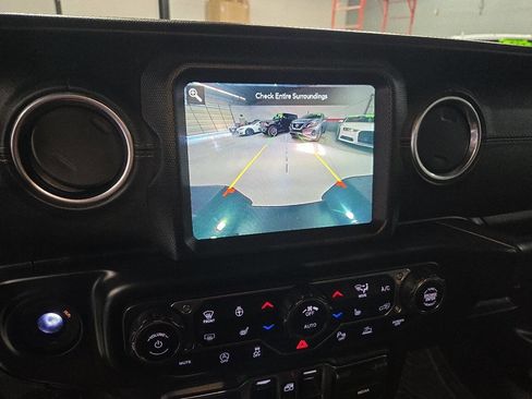 Used 2020 Jeep Gladiator Overland image 18