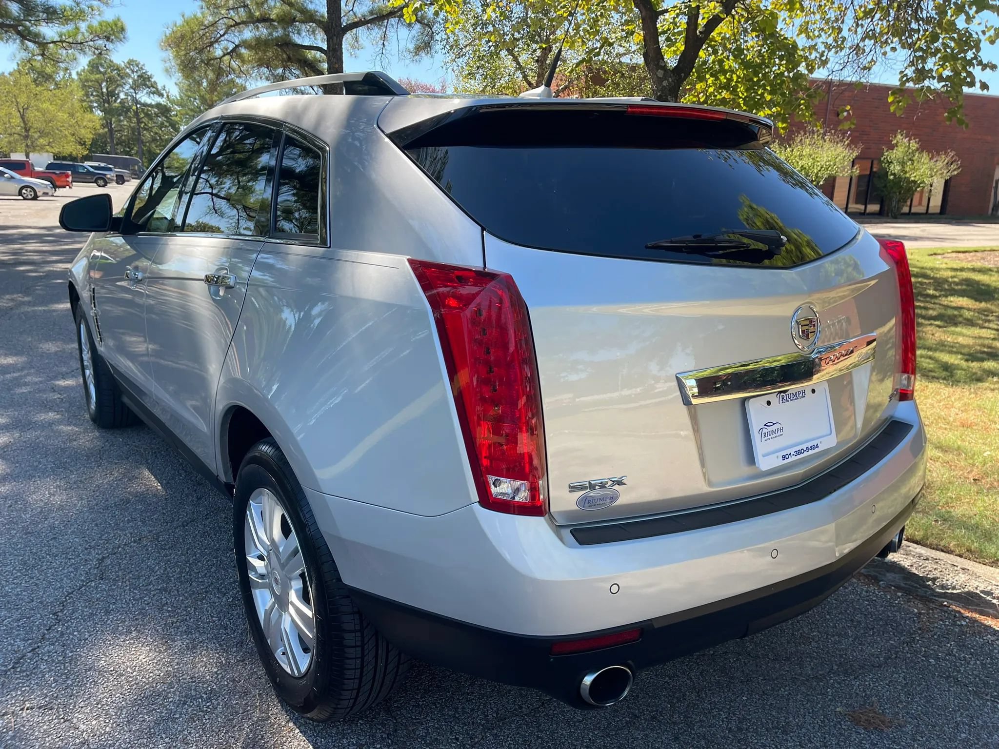 Used 2012 Cadillac SRX Luxury FWD image 3