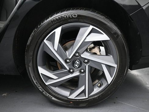 Used 2025 Hyundai Elantra Sport image 33