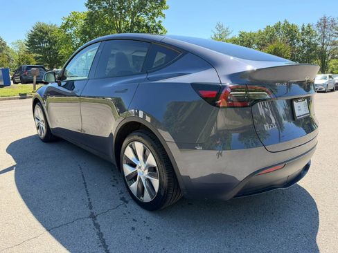 Used 2023 Tesla Model Y Long Range AWD/4WD image 7