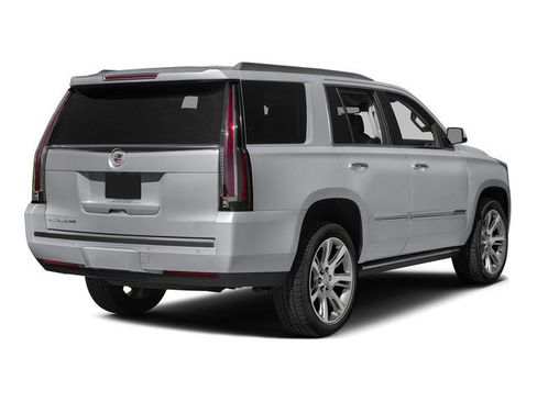 Used 2015 Cadillac Escalade Luxury image 2