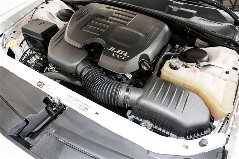 Used 2014 Dodge Challenger SXT RWD image 32