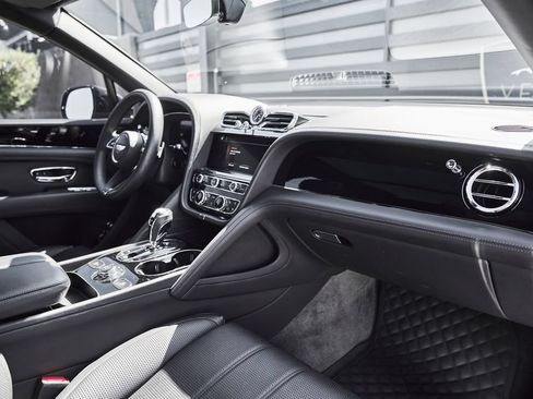 Used 2022 Bentley Bentayga AWD/4WD image 39