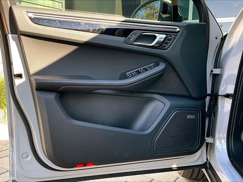 Used 2024 Porsche Macan image 23