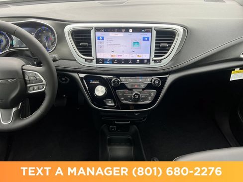 New 2027 Chrysler Pacifica Select AWD/4WD image 17