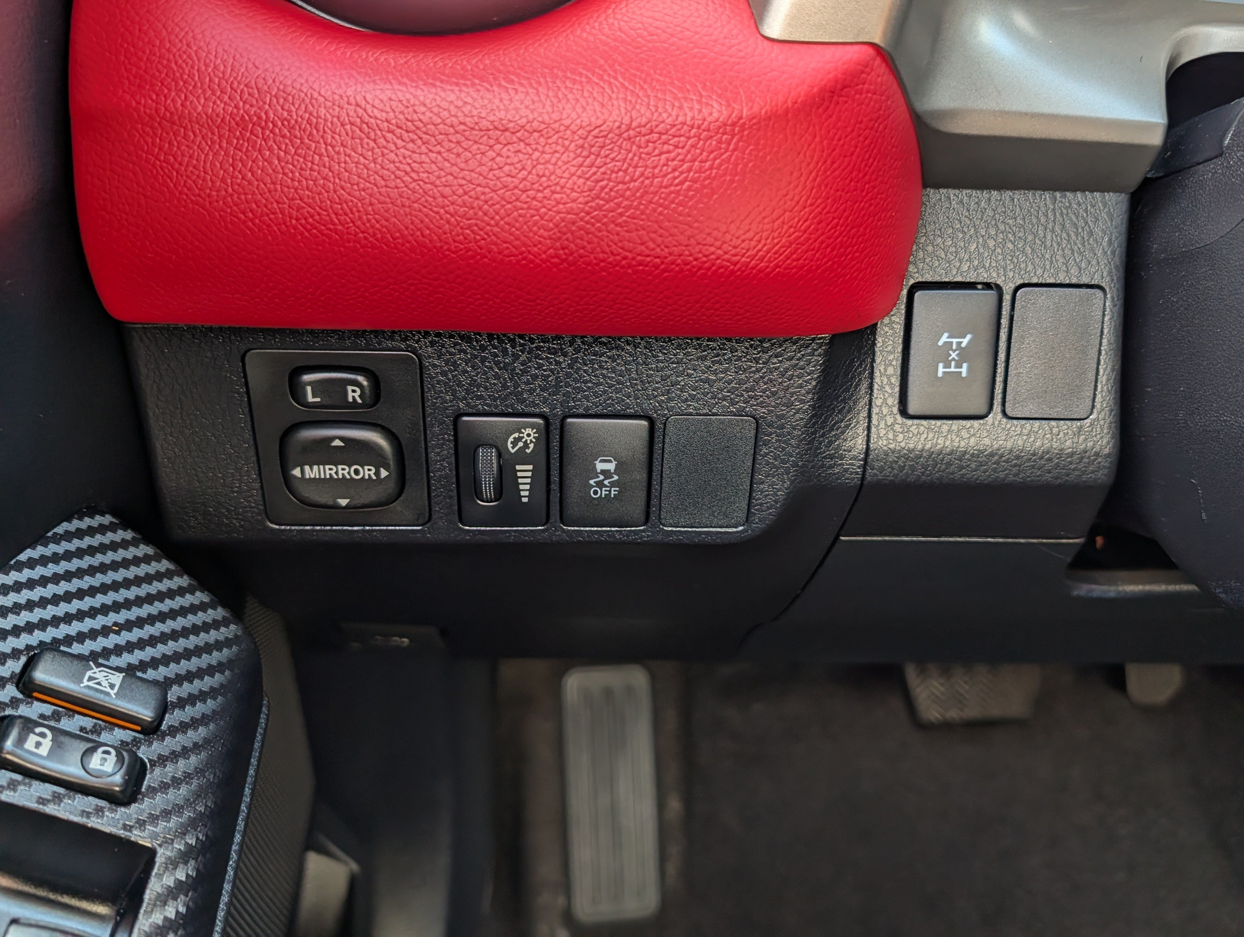 Used 2014 Toyota RAV4 XLE AWD/4WD image 26