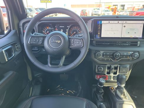 Used 2025 Jeep Wrangler Unlimited Rubicon w/ XTREMEE 35" Tire Package image 9