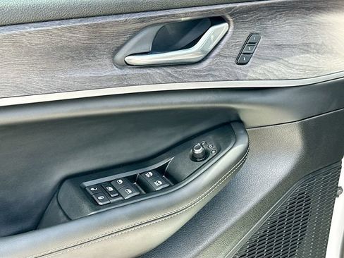 Used 2025 Jeep Grand Cherokee Limited AWD/4WD image 19