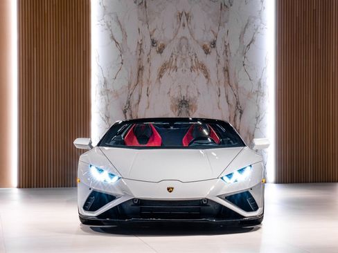 Used 2023 Lamborghini Huracan EVO image 2