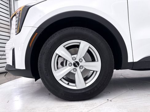 Certified 2024 Kia Sorento LX FWD image 15
