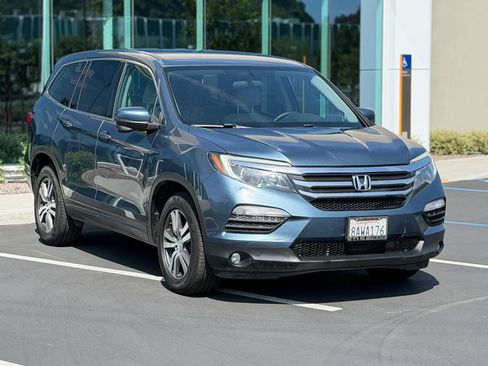 Used 2017 Honda Pilot EX image 1