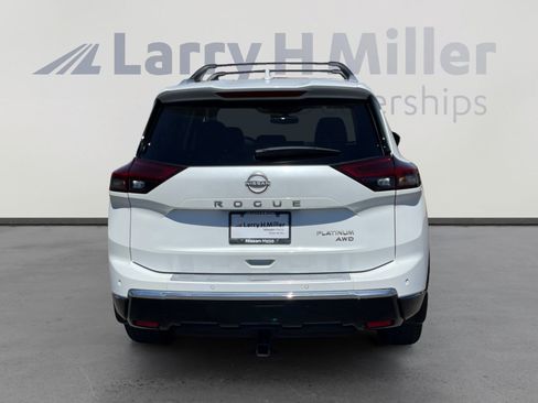 Certified 2024 Nissan Rogue Platinum w/ Platinum Premium Package AWD/4WD image 4