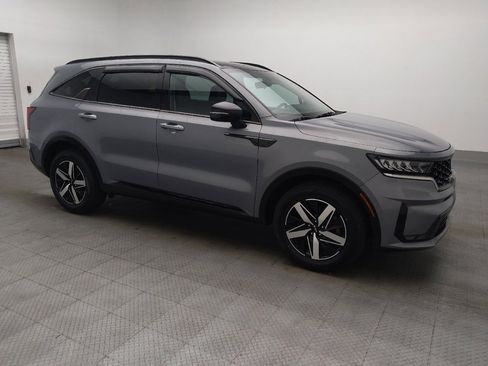 Used 2022 Kia Sorento EX w/ Panoramic Sunroof Package image 11