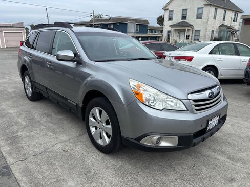 Used 2011 Subaru Outback 2.5i Premium image 3