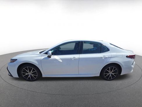 Used 2024 Toyota Camry SE FWD image 3