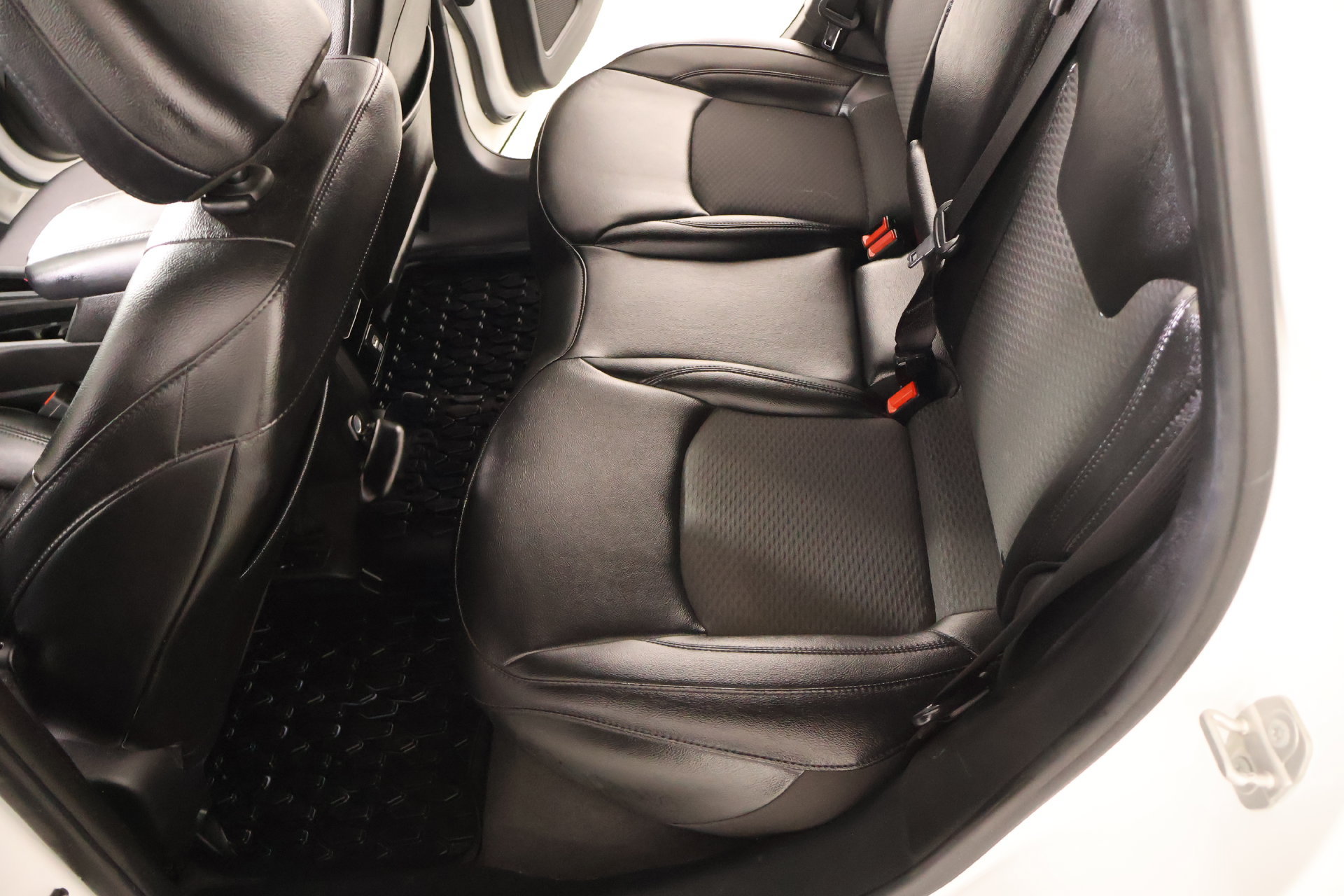 Used 2022 Jeep Compass Latitude FWD image 11