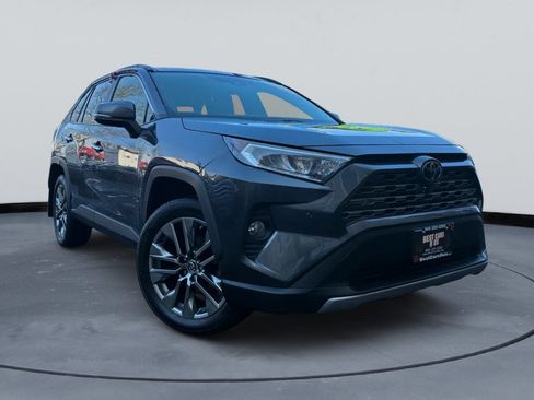 Used 2019 Toyota RAV4 Limited w/ Advanced Technology Package image 2