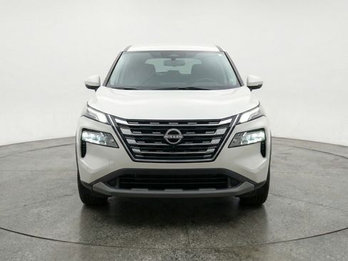 Used 2025 Nissan Rogue SV image 2