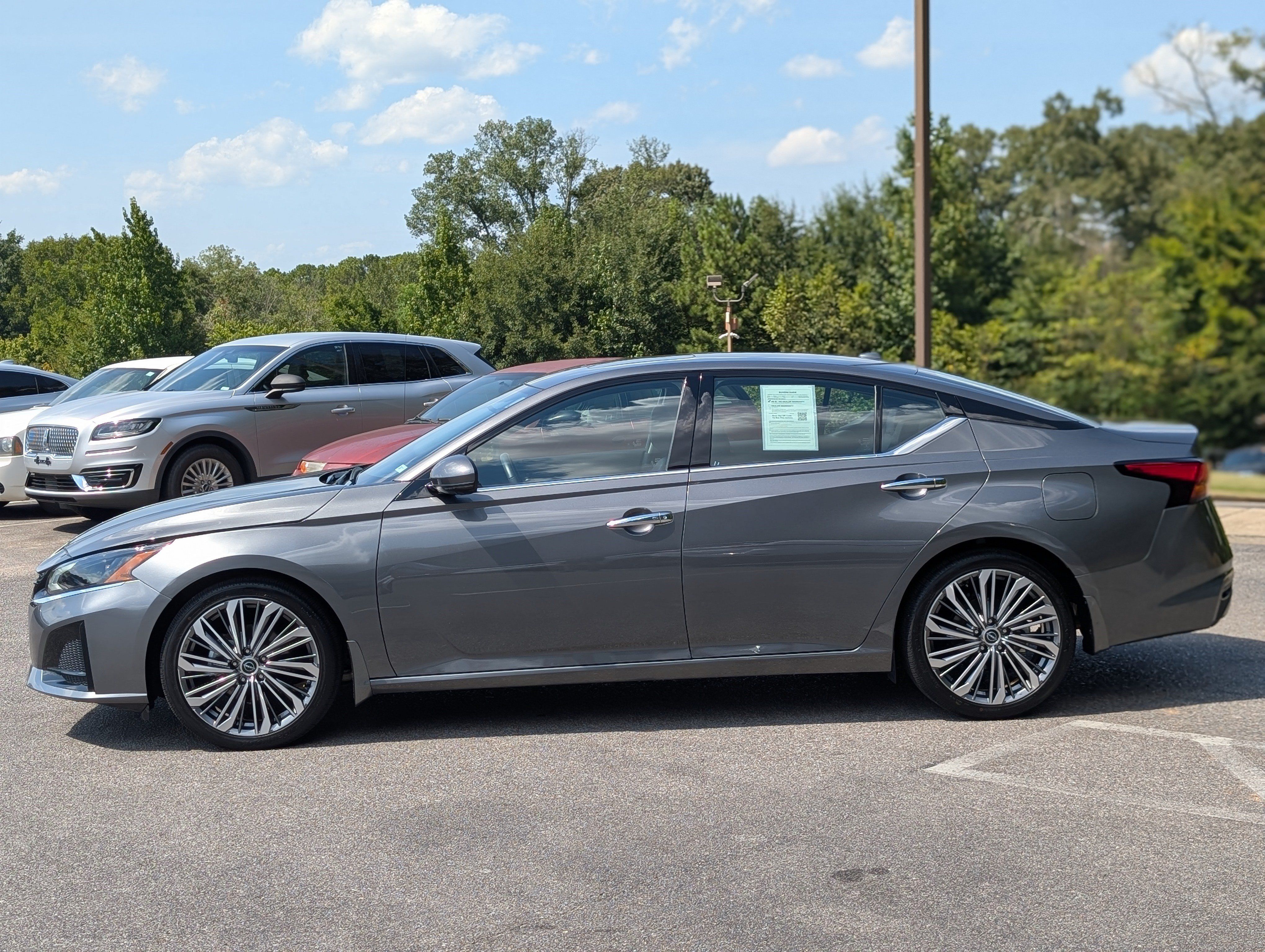 Used 2025 Nissan Altima 2.5 SL FWD image 6