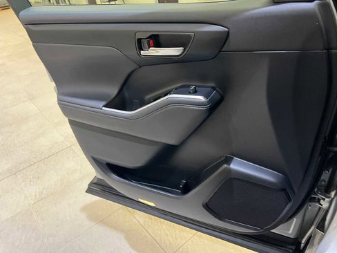 Certified 2024 Toyota Highlander XLE image 20