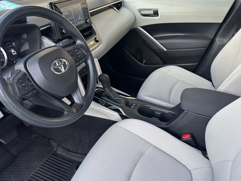 Used 2022 Toyota Corolla Cross L image 11