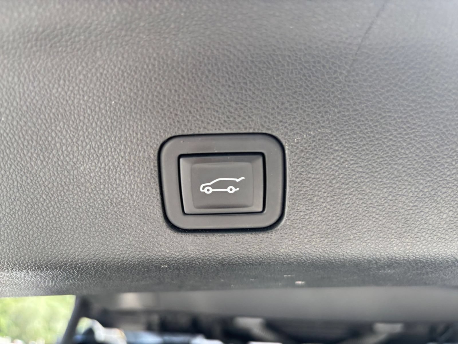 Used 2023 Chevrolet Tahoe Premier AWD/4WD image 24