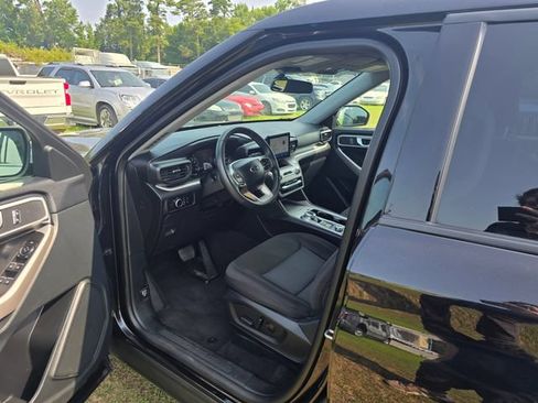 Used 2023 Ford Explorer XLT AWD/4WD image 14