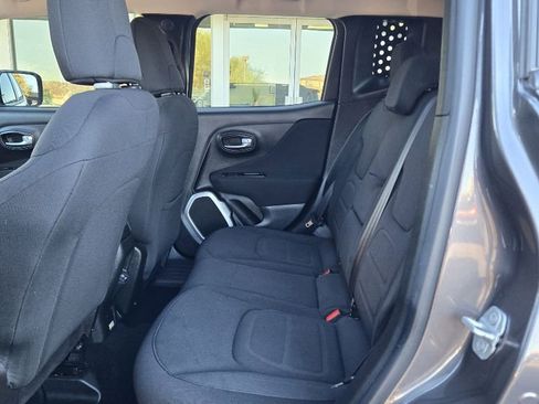 Used 2018 Jeep Renegade Latitude w/ Popular Equipment Group image 28