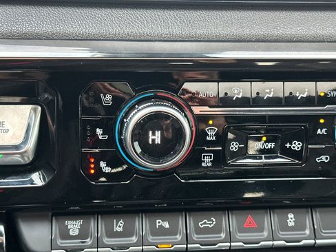 Used 2024 GMC Sierra 3500 AT4 w/ AT4 Premium Plus Package image 28