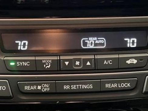 Used 2017 Honda Pilot Touring image 39