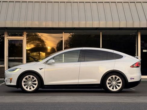 Used 2019 Tesla Model X Long Range image 6