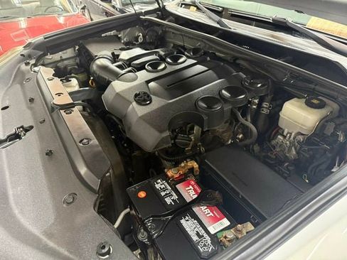 Used 2018 Toyota 4Runner SR5 Premium AWD/4WD image 42
