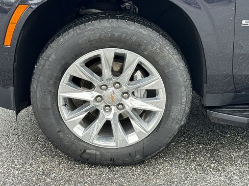 Certified 2025 Chevrolet Suburban Premier image 11