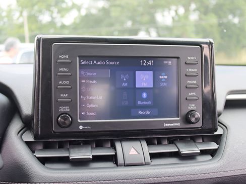 Used 2021 Toyota RAV4 LE AWD/4WD image 22