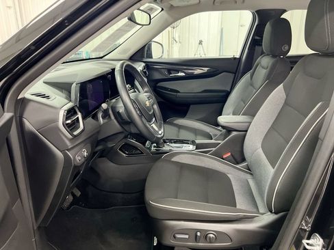 Used 2025 Chevrolet TrailBlazer LT w/ Convenience Package FWD image 19