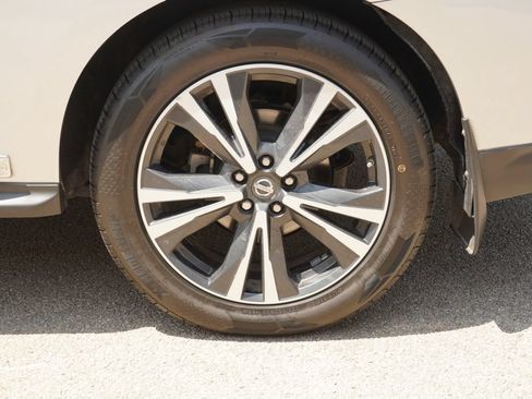 Used 2018 Nissan Pathfinder Platinum FWD image 9