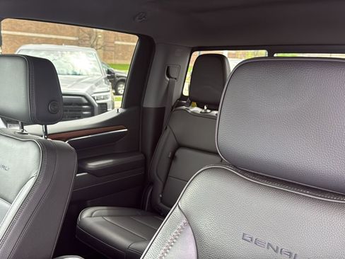 Used 2023 GMC Sierra 1500 Denali AWD/4WD image 16