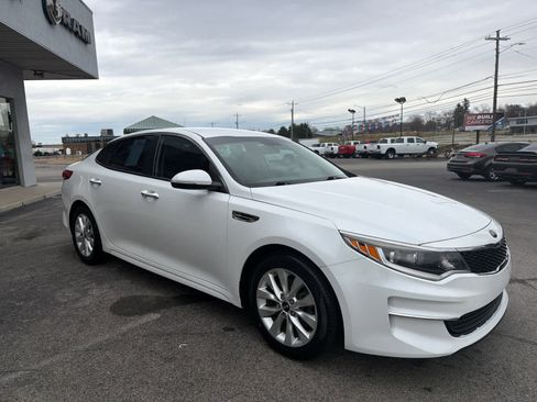 Used 2017 Kia Optima LX w/ Option Group 014 image 4
