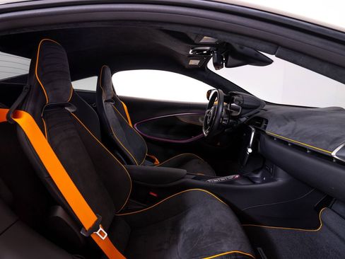 Used 2024 McLaren Artura image 23