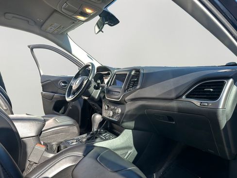 Used 2019 Jeep Cherokee Latitude Plus image 11