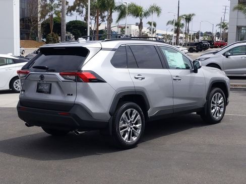 Used 2023 Toyota RAV4 XLE Premium image 3