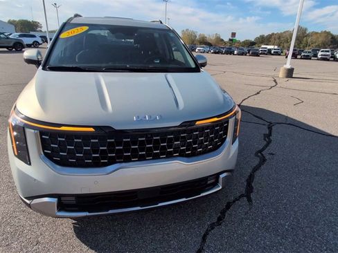 Used 2025 Kia Carnival SX image 3