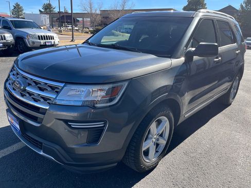 Used 2018 Ford Explorer XLT image 4