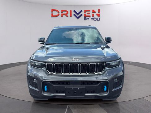Used 2023 Jeep Grand Cherokee Overland w/ Luxury Tech Group IV AWD/4WD image 6