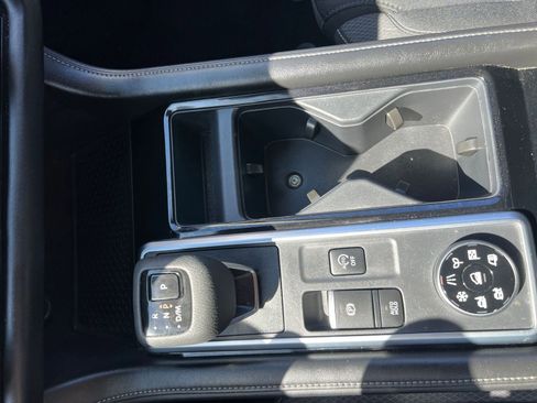 Used 2025 Nissan Pathfinder SV image 43