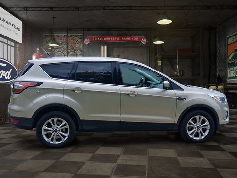 Used 2017 Ford Escape SE w/ SE Cold Weather Package AWD/4WD image 7